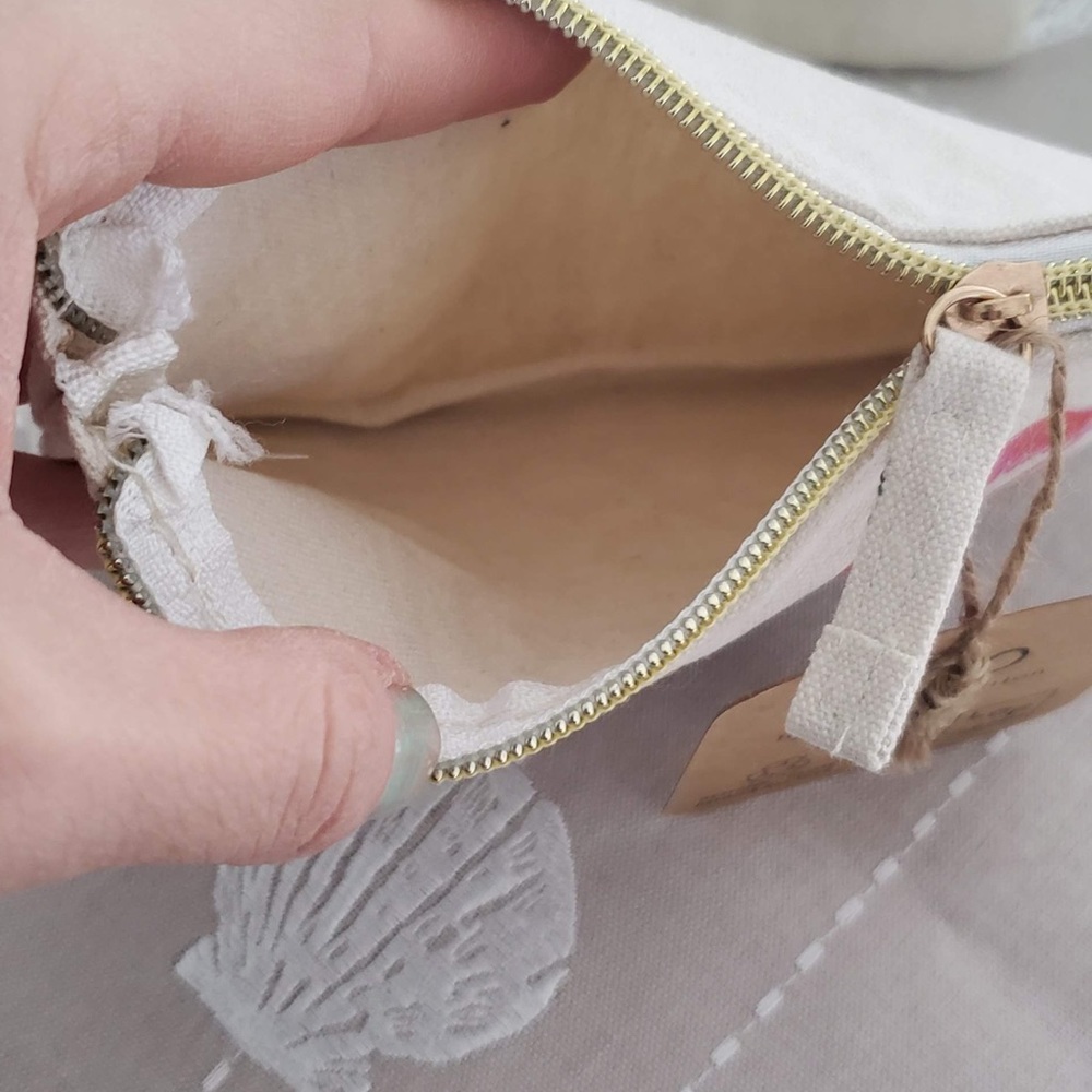 Mrs. Always Right pouch - Picture 4 of 7